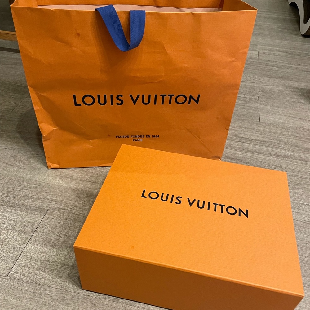 LV boots box